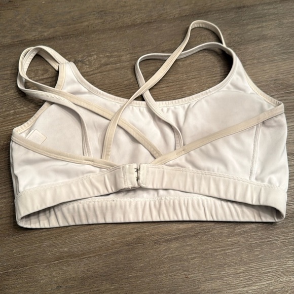 White aerie Sports Bra with padding size large and bra notches - Picture 2 of 4
